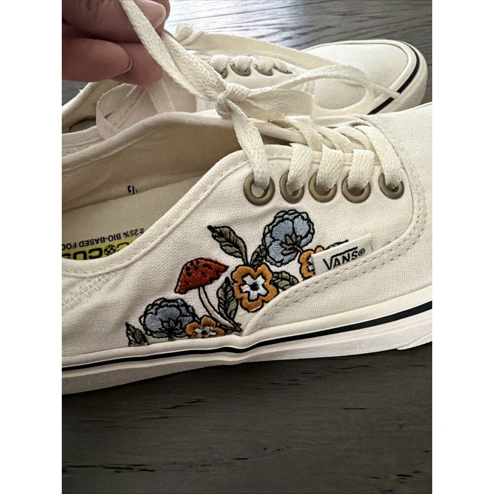 Vans white canvas flowers & mushrooms skate shoes size 8.5 - Picture 3 of 5